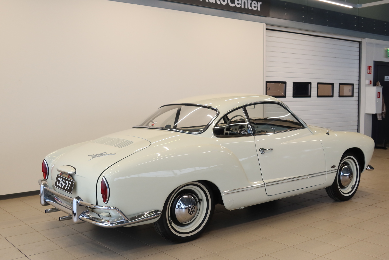Volkswagen Karmann-Ghia 1960, kuva 3/14