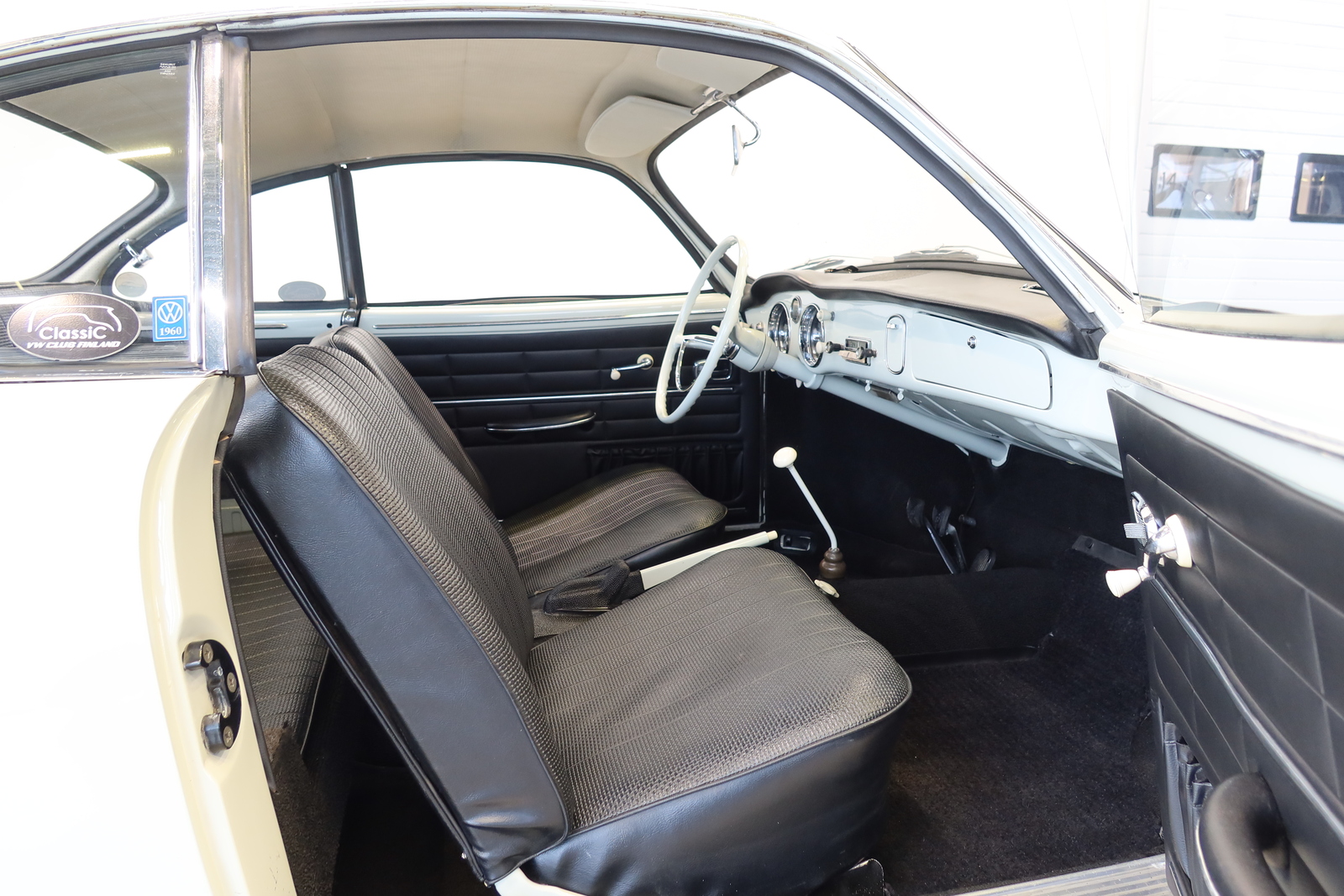 Volkswagen Karmann-Ghia 1960, kuva 7/14